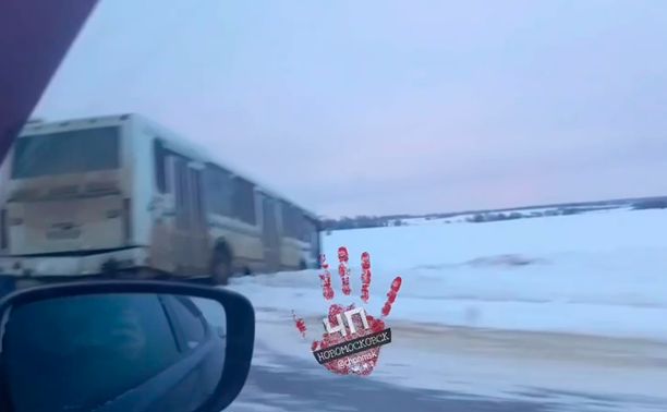В Новомосковском районе автобус улетел в кювет