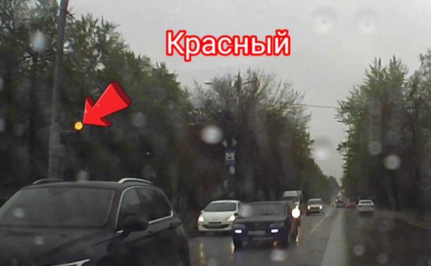На ул. Кирова водитель заснял хаос на дороге