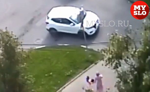 Жуткую гибель пешехода на ул. Фрунзе в Туле сняла камера видеонаблюдения