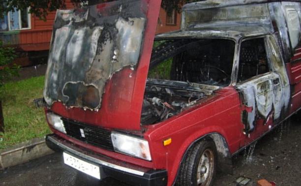 В центре Тулы сгорел автомобиль