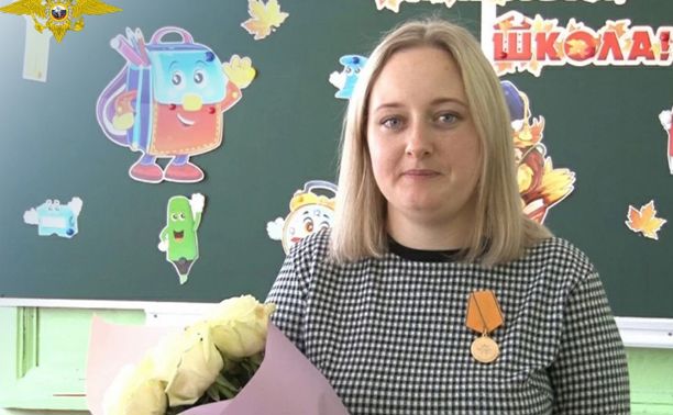 Министр внутренних дел Колокольцев наградил медалью тульскую учительницу, которая спасла 9 детей