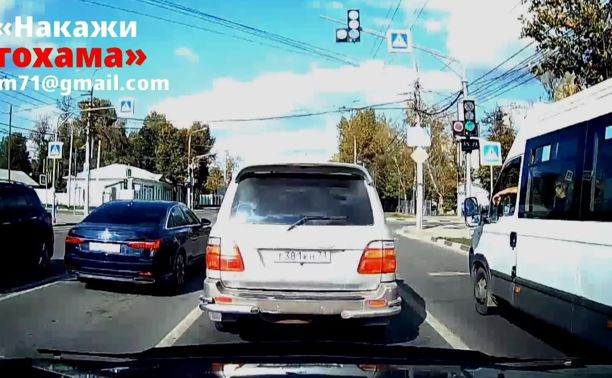 На ул. Октябрьской водитель Audi «по-классике» нарушил ПДД