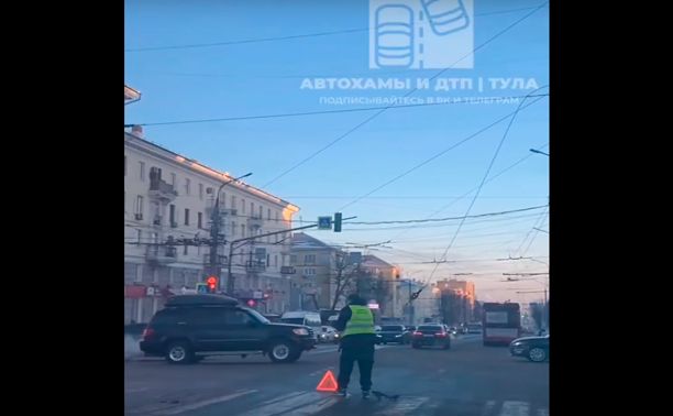 На проспекте Ленина в Туле оборвались троллейбусные провода 