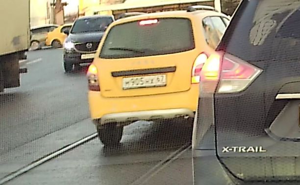 В Туле водитель желтого авто решил, что ему можно и по встречке
