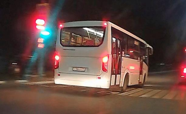 «Накажи автохама»: автобус пролетел перекресток на красный