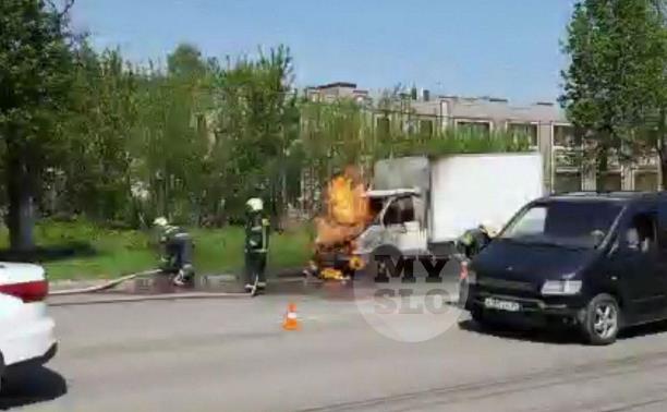 В Туле на Одоевском шоссе загорелась «Газель»: видео