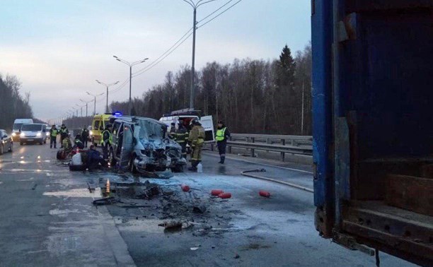 ДТП с шестью погибшими туляками: водитель микроавтобуса нелегально дублировал маршрут «Тула-Москва»