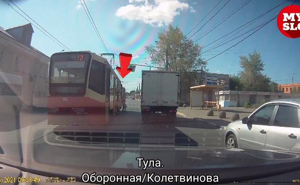 «Накажи автохама»: водитель грузовой ГАЗели не пропустил пассажиров трамвая