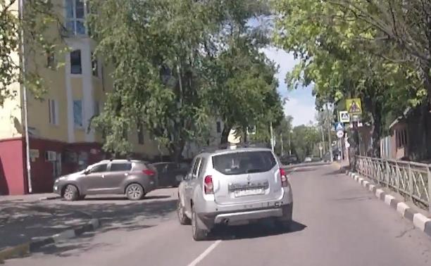 «Накажи автохама»: водитель Renault Duster проигнорировал сплошную на ул. Кауля
