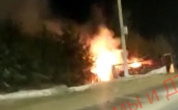 В Тульской области ГАЗель сгорела после столкновения с внедорожником
