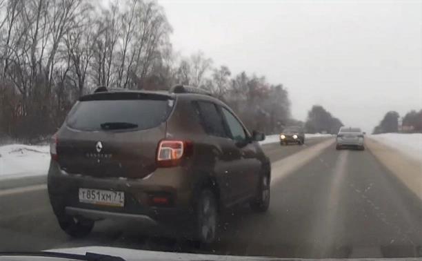 «Накажи автохама»: водитель Renault Sandero получил штраф за обгон по встречке