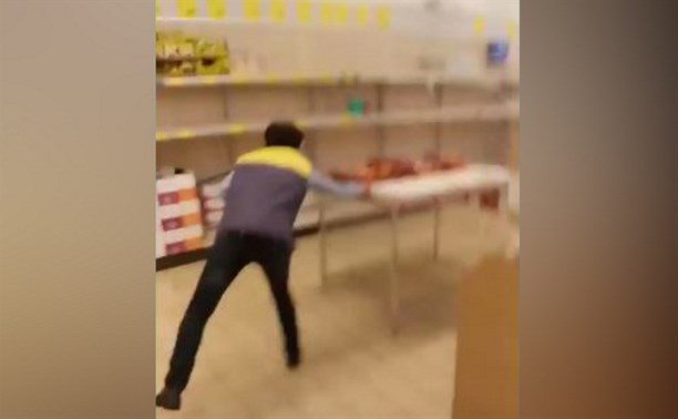 Потоп в новомосковском супермаркете попал на видео