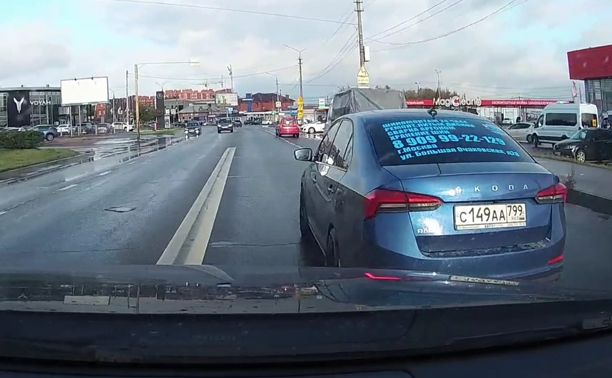 В Мясново слишком резкий водитель Škoda едва не устроил ДТП