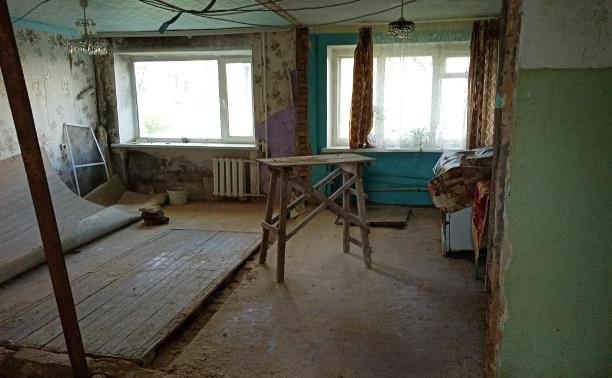 Житель щекинского общежития: «В комнате рухнула стена, но здание не считается аварийным»
