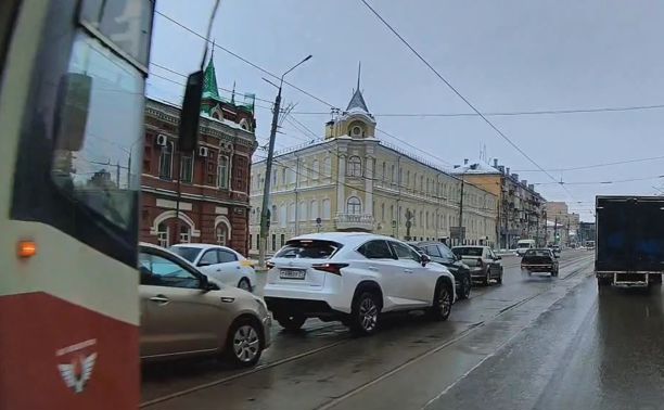 На ул. Советской не всем водителям понятна логика поворота налево