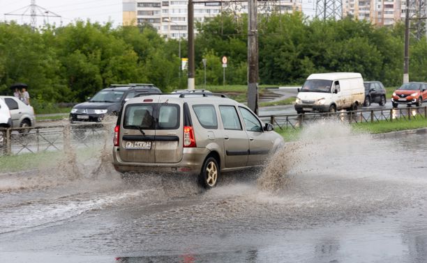 В Туле после дождя затопило улицу Ложевую: видео