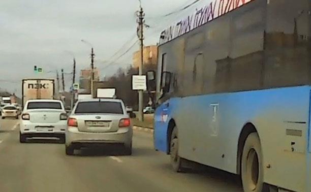 «Накажи автохама»: на проспекте Ленина сняли на видео опасного «шашечника»