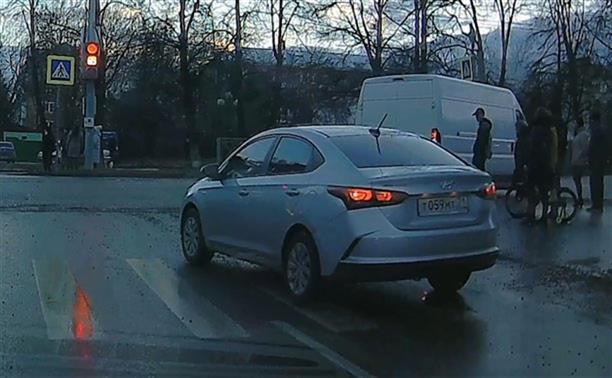 «Накажи автохама»: водителя Hyundai Solaris оштрафовали за проезд на красный