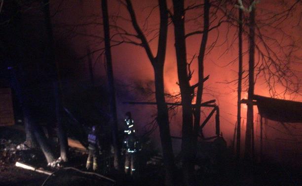 Ночной пожар в «Долине Х»: огонь уничтожил летнюю веранду