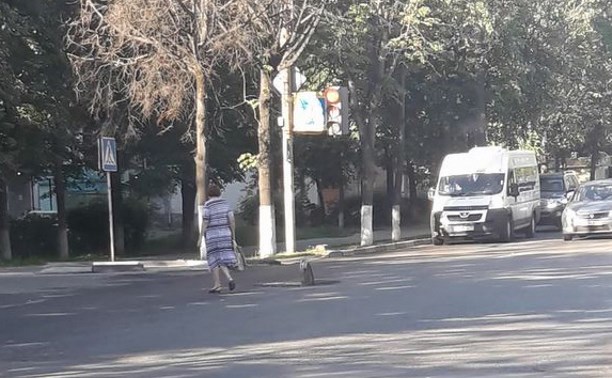 На улице Кирова туляки напоролись на люк с подвохом