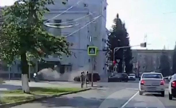 Момент ДТП с тремя авто на пр. Ленина в Туле снял видеорегистратор