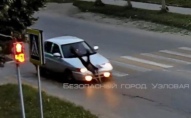 Момент ДТП с наездом на ребенка в Узловой попал на видео