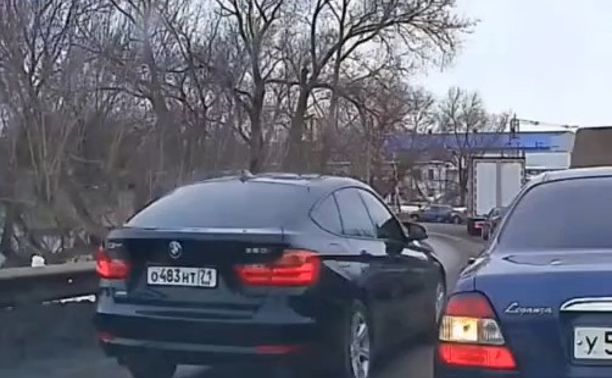 В Туле водитель BMW решил, что стояние в пробке — не для него