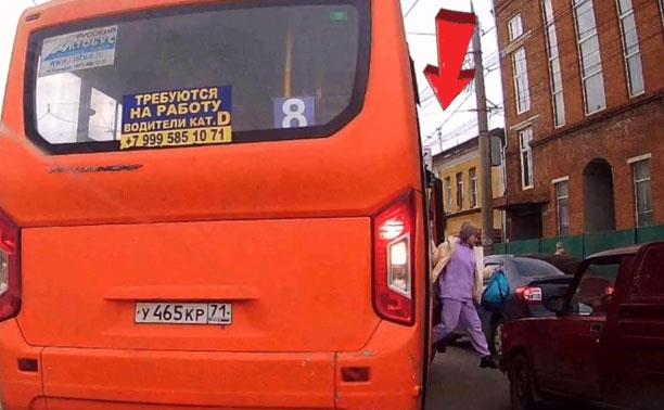 «Накажи автохама»: водитель автобуса высадил пассажира прямо на дороге