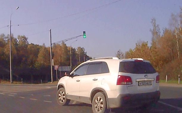 На повороте с Одоевского шоссе водитель применил «запрещенный прием»