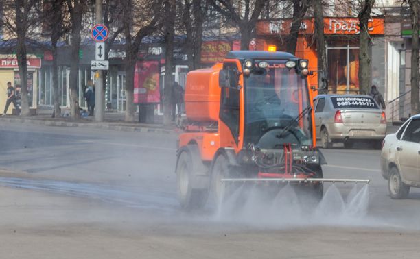 Смыть грязь и пыль: на улицах Тулы началась весенняя уборка
