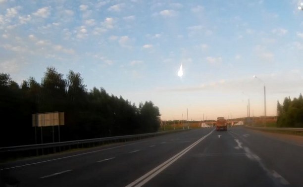 Взорвавшийся над Тульской областью метеорит мог достигать пяти метров в диаметре: видео