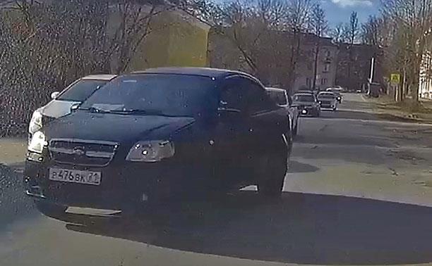 «Накажи автохама»: на ул. Немцова торопыга едва не устроил лобовое ДТП