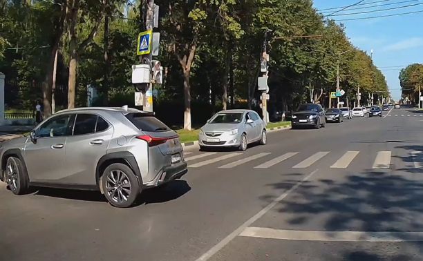 На ул. Первомайской в Туле встретили «внезапный» Lexus