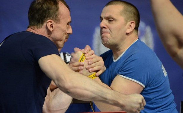 Алексинец стал первым на чемпионате России по армрестлингу