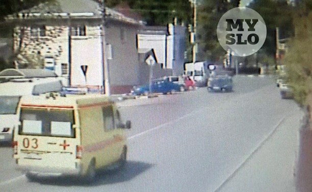 ДТП со скорой и перевернувшимся внедорожником в Туле попало на видео